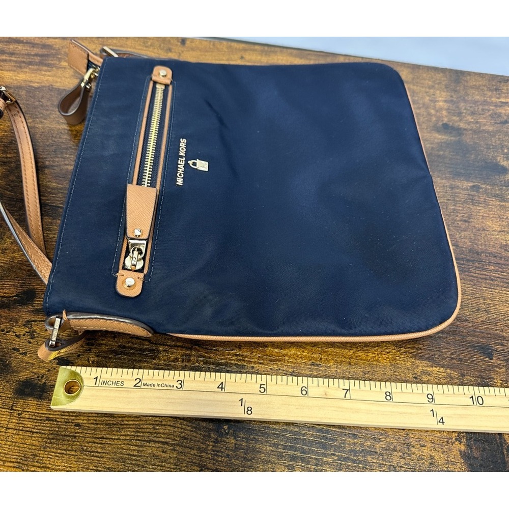 Michael Kors Kelsey Navy Nylon Crossbody Bag Gold Tone Hardware Adjustable Strap - Picture 8 of 15